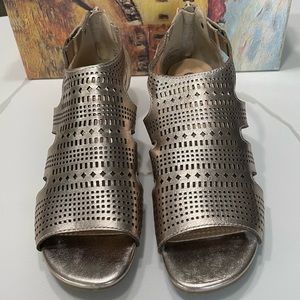 Bella Vita | Champagne Lea Quincy Leather Sandal | 7.5